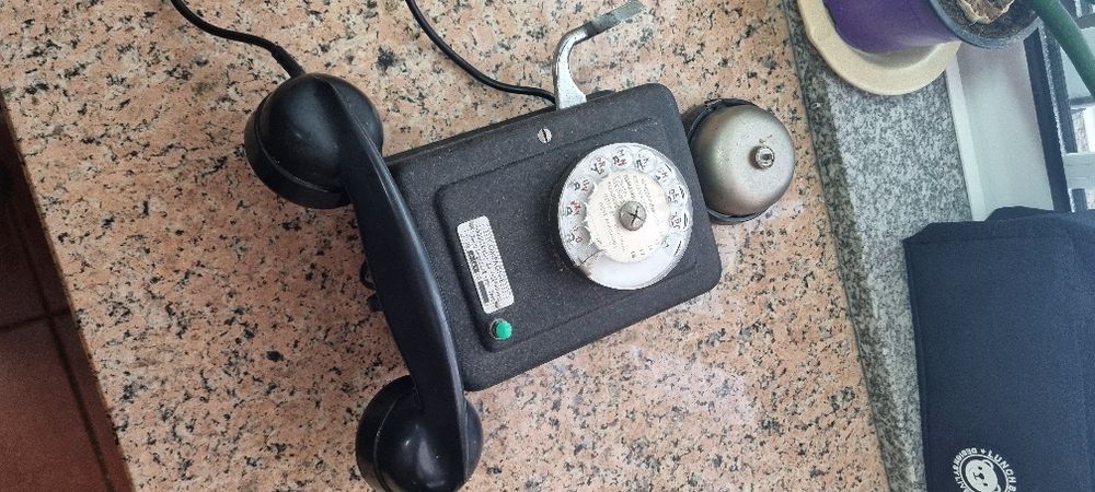 Telefone antigo + 100 anos