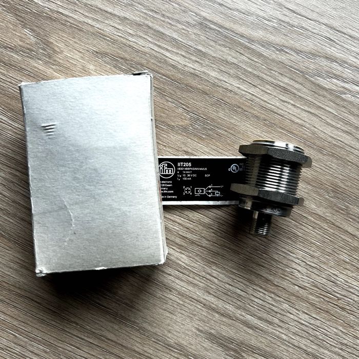 Czujnik indukcyjny IFM IIT205