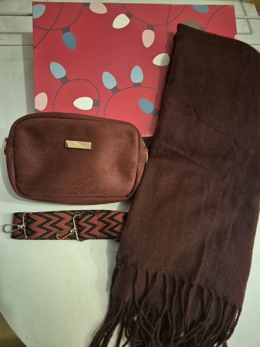 Zestaw prezent bordo nowa torebka nowy szalik i pudełko prezentowe