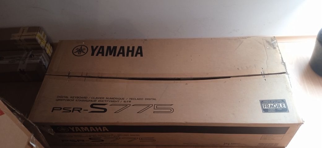 Keyboard YAMAHA PSR-775 *OPIS*