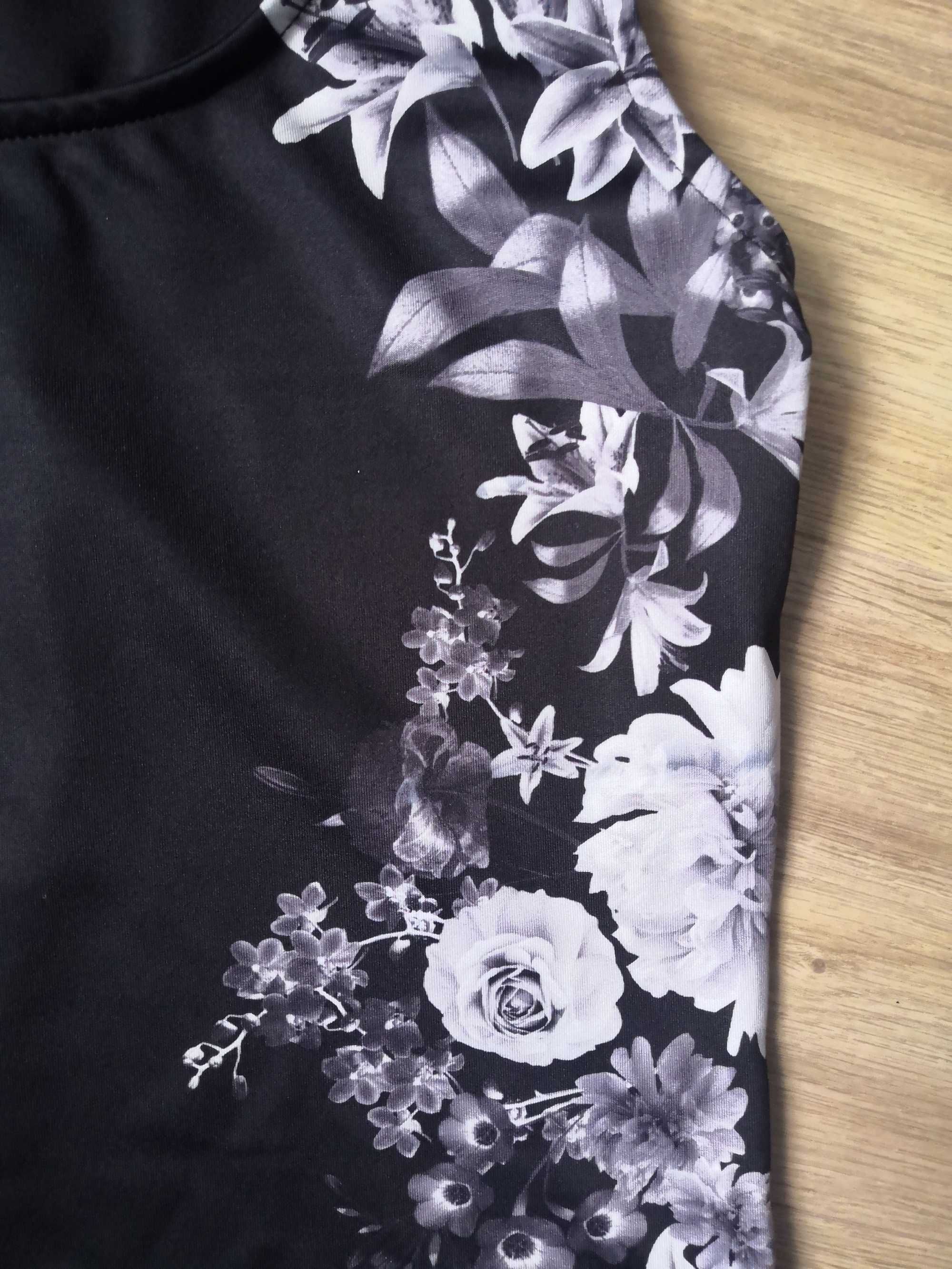 Czarna sukienka mini w kwiaty M/38
