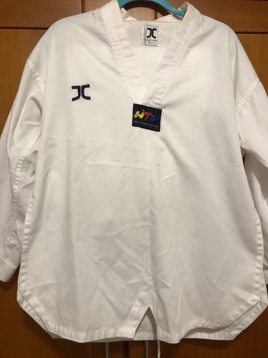 Dobok Taekwondo impecável