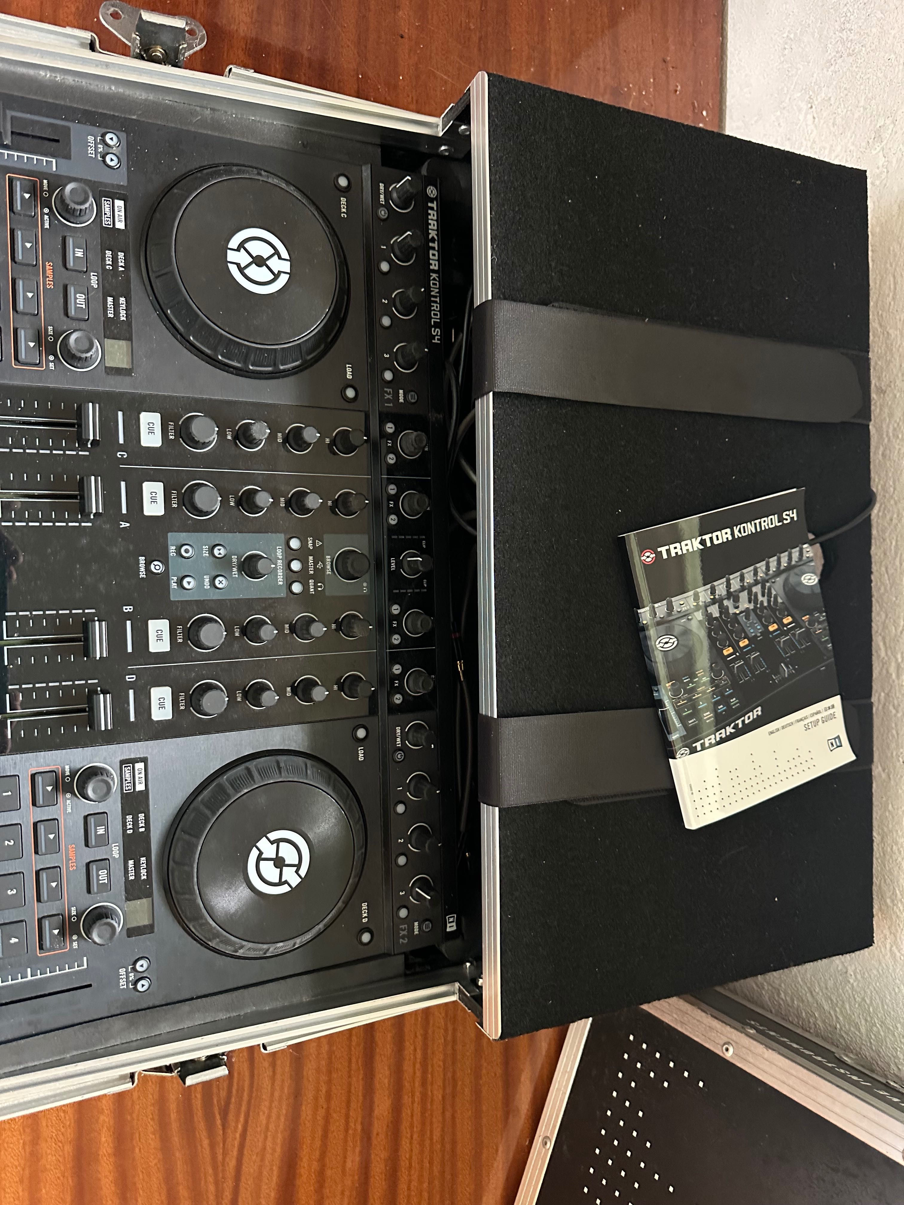 Konsola DJ Traktor S2 MK1 Stan idealny + oryginalny CASE i kable