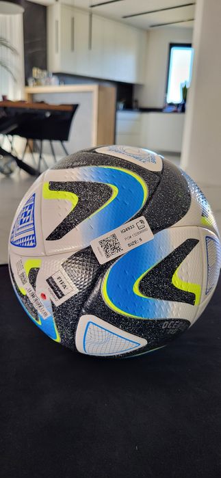 Piłkę nożną adidas Orginalną Oceaunz Pro Official match ball
Official