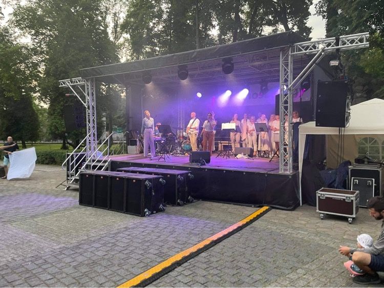 Wynajem Scena mobilna - nagłośnienie - piknik event festyn najazdy