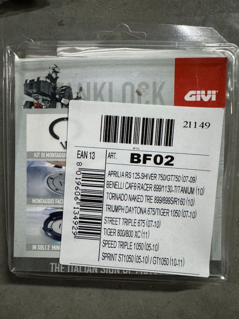 Mocowanie adapter tanklock GIVI BF-02 Triumph Aprilla KTM Benelli