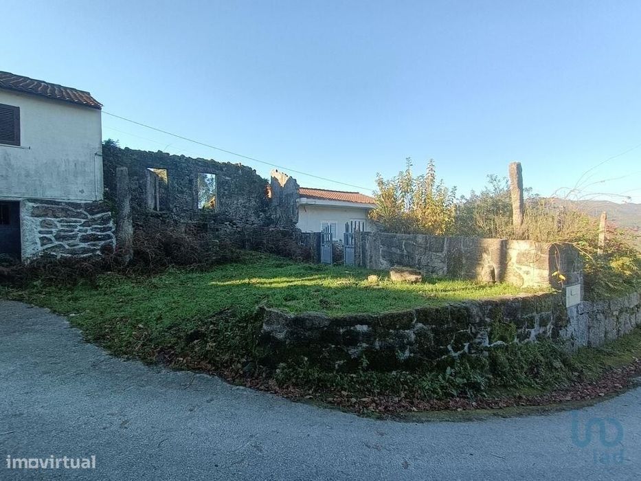 Casa de Campo em Grade e Carralcova de 54,00 m2
