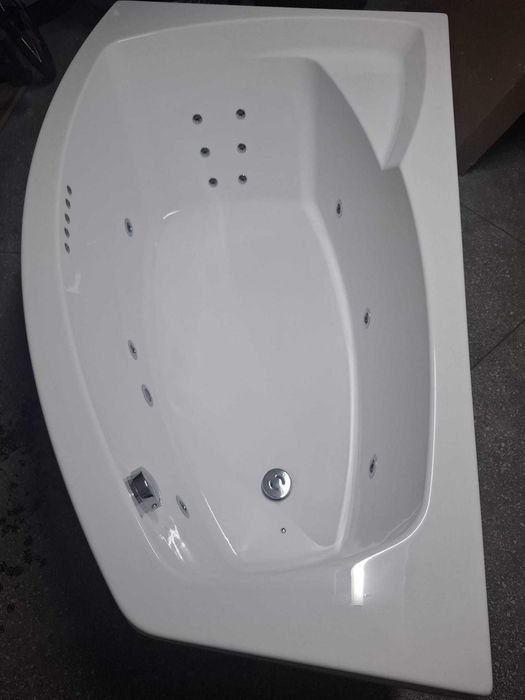 Wanna łazienkowa narożna lewa z hydromasażem Balteco