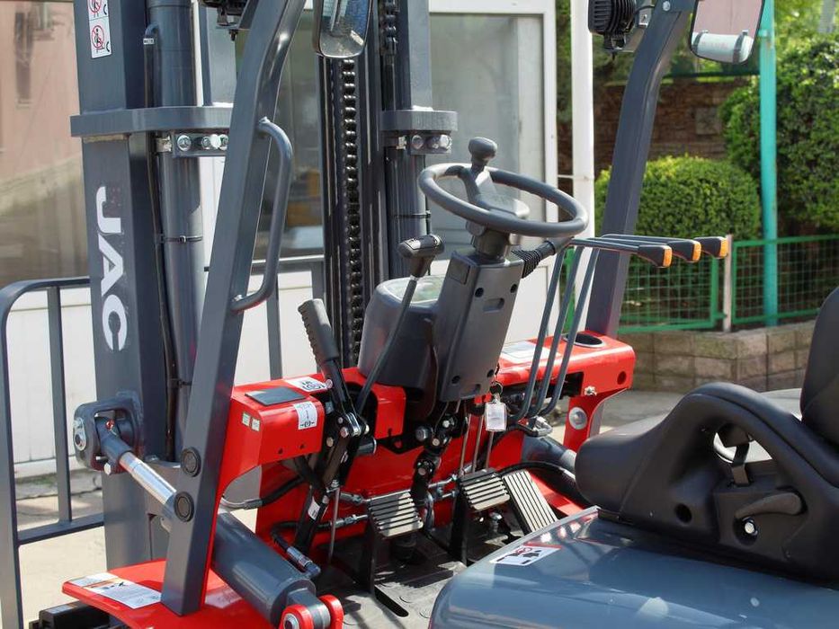 Продам новий вилковий газ-бензиновий навантажувач Jac CPQYD35H