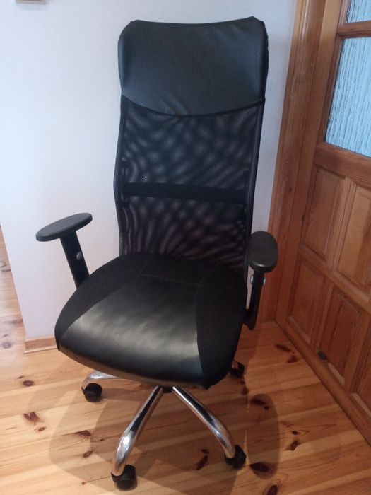 Fotel biurowy czarny