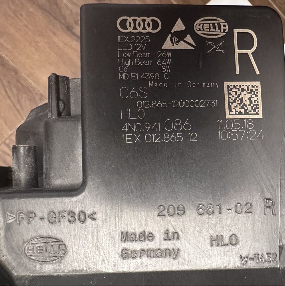Refrektor przedni R HD MATRIX LED  laser  -Audi A8L D5