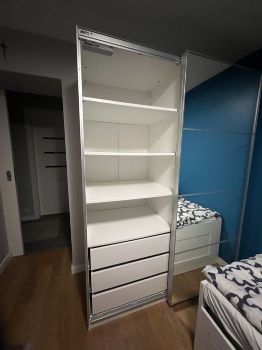 Szafa z drzwiami przesuwnymi ikea