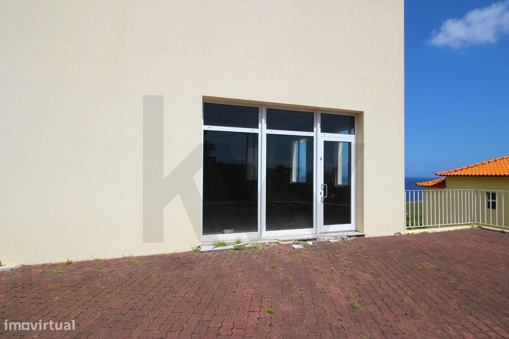 Espaço Lojas, Armazem Com 700M2, Para Cresche, Gimnásio, Escritórios,