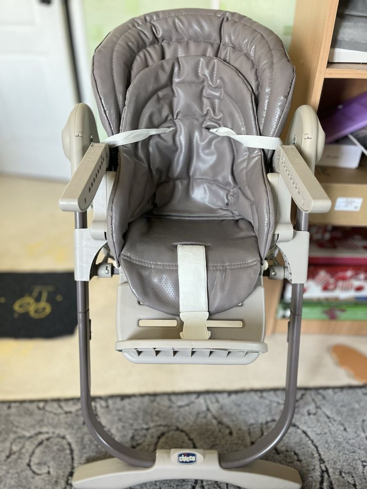 Продам стільчик Chicco