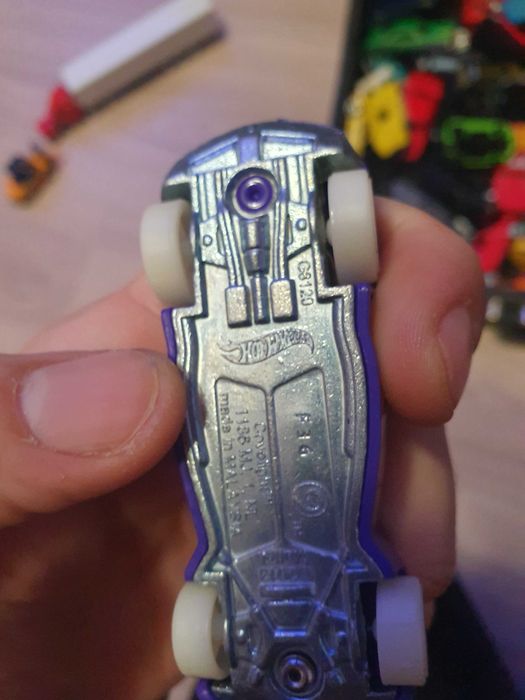 Resoraki cała walizka różne hot wheels i inne