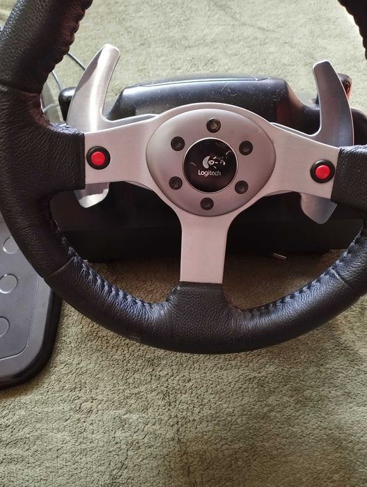 Продам игровой руль Logitech G25