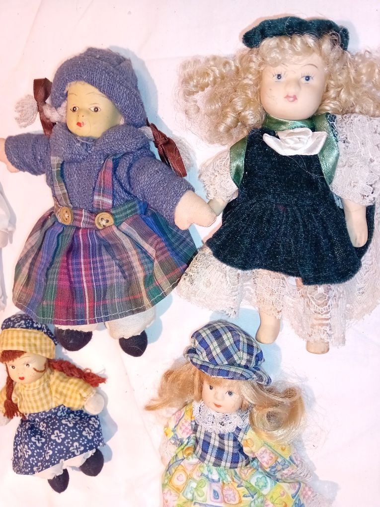 Conjunto de 6 Bonecas Antigas em Porcelana