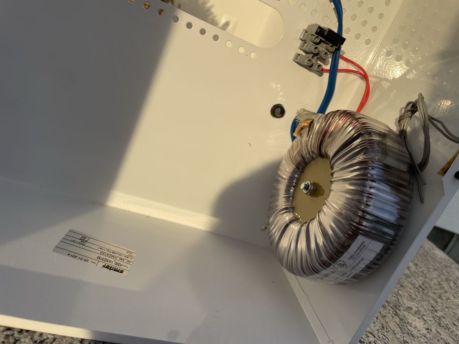 Zasilacz buforowy ATTE AZAS 2406/1B 24V 6A z obudową