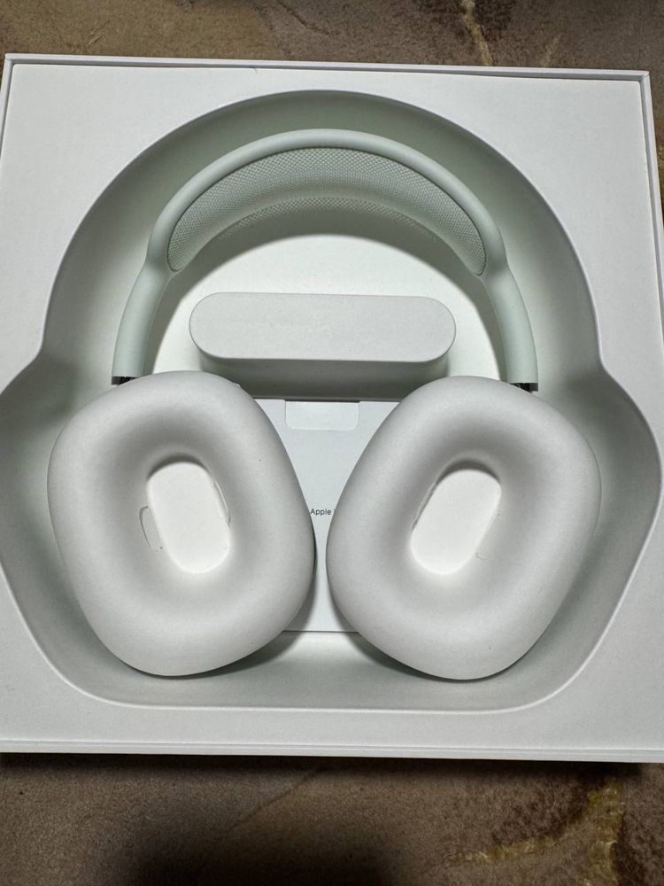 AirPods Max Green open box