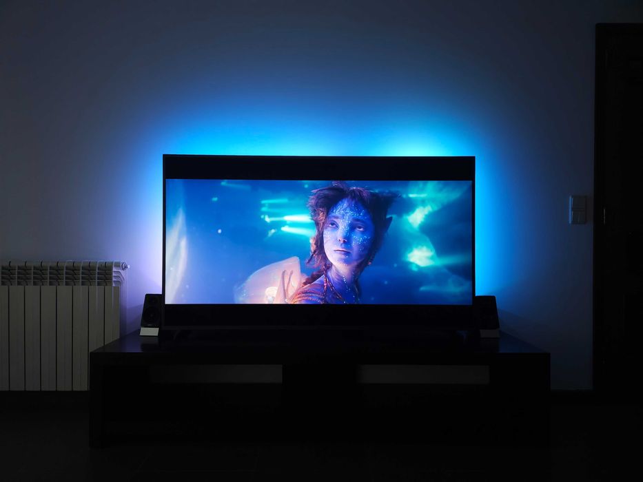 Philips Smart TV LED 4K UHD com AmbiLight 70PUS6724/12