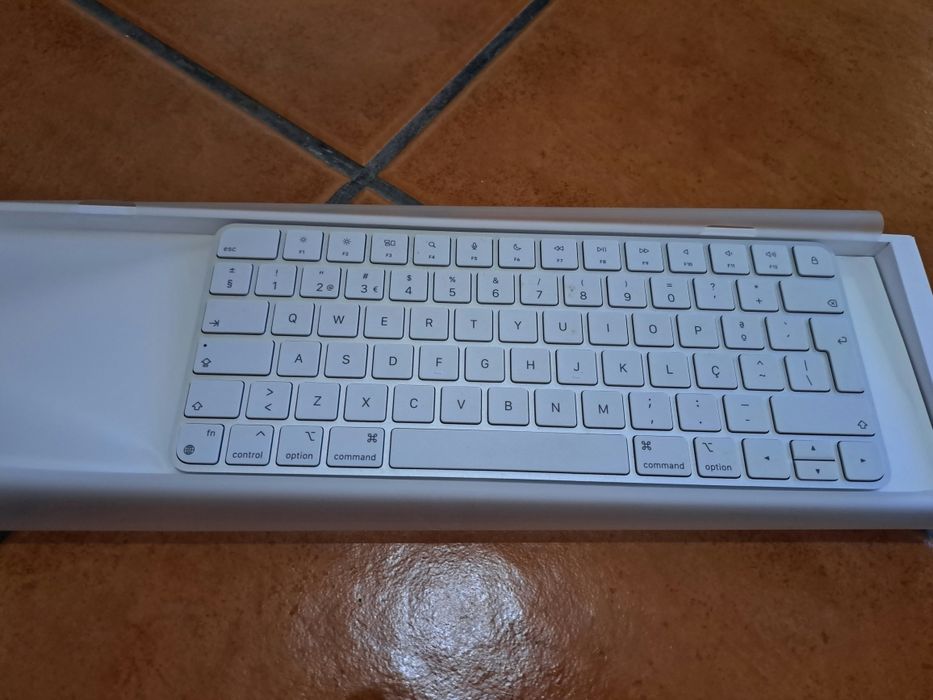 Teclado Apple Qwerty Layout Pt (Como Novo)