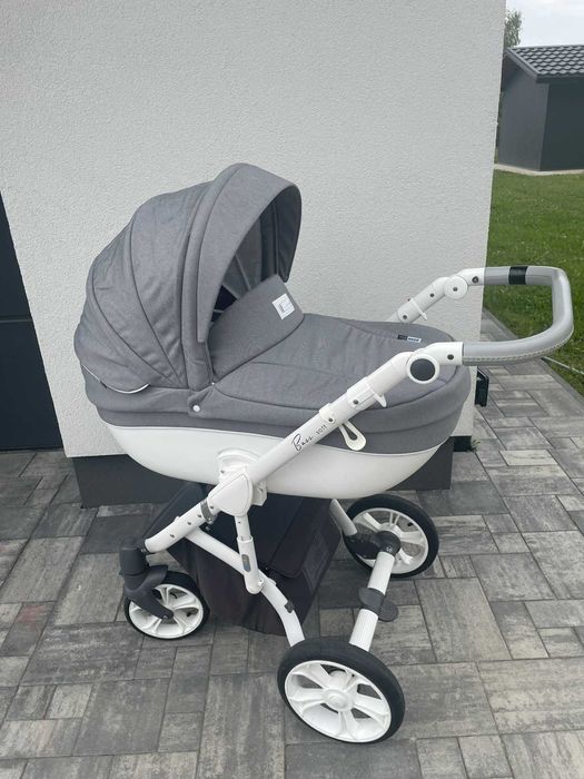Wózek Roan Bass Soft 3w1 (gondola, nosidełko i spacerówka)