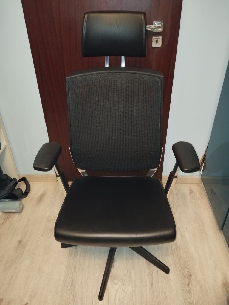 Fotel obrotowy firmy SeatOnSeating USA