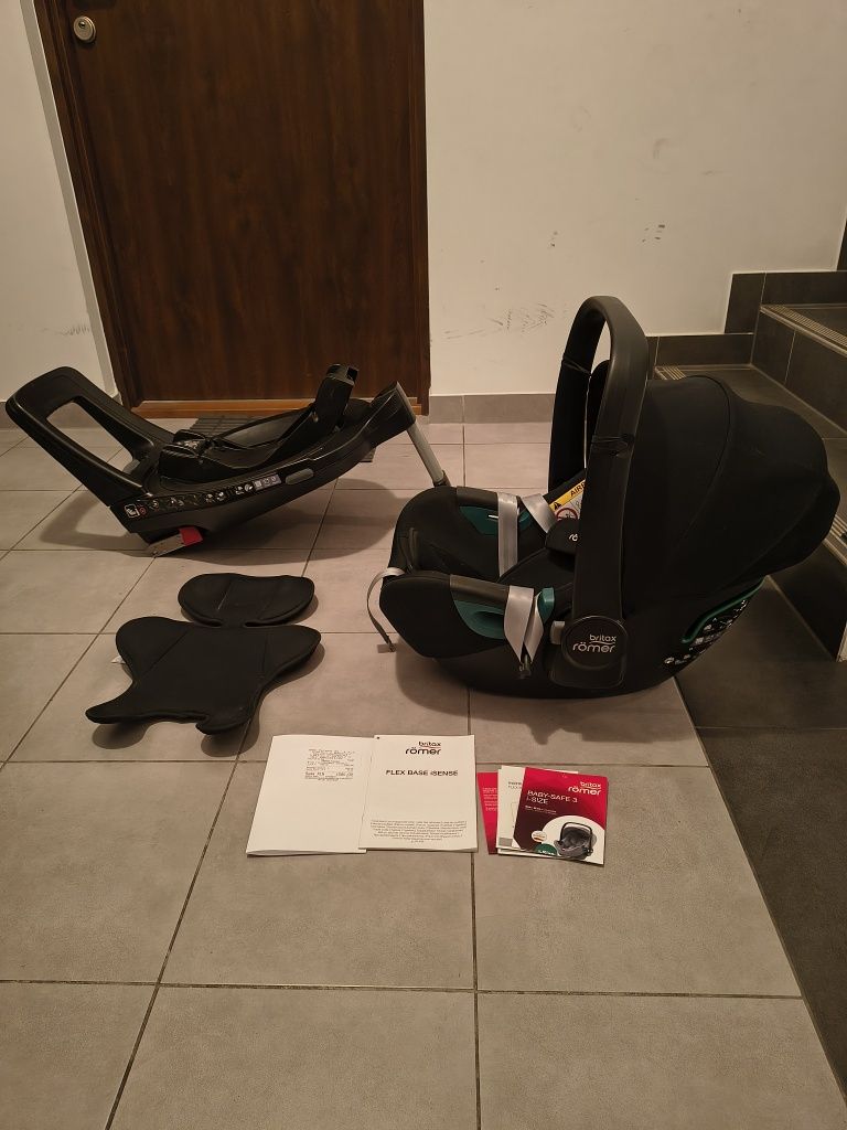 Fotelik Britax Römer Baby Safe 3 i-size z bazą ISOFIX