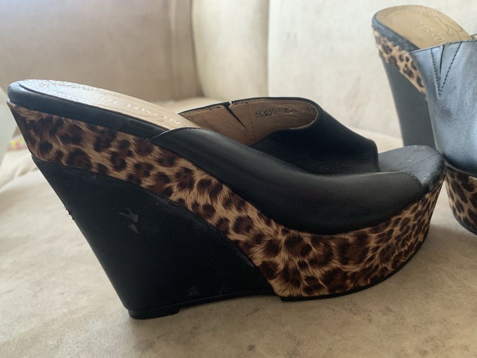 НоВІ Літні шльопанці на танкетці 36 р(23 см)