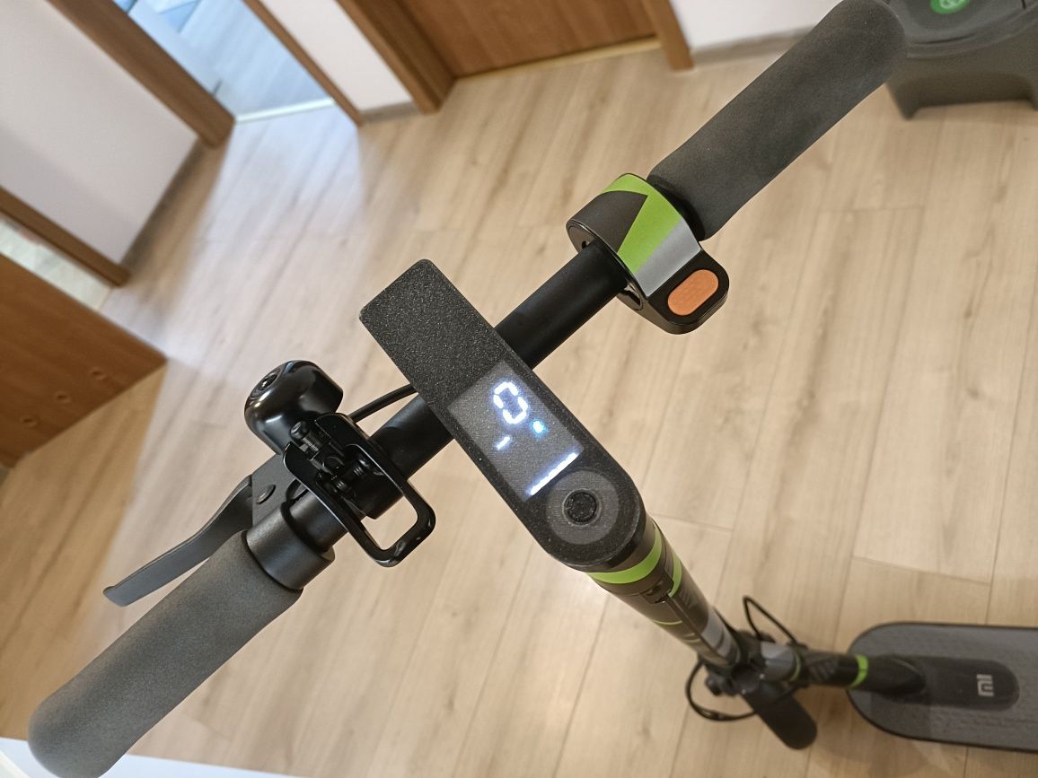 Xiaomi Mi Electric Scooter