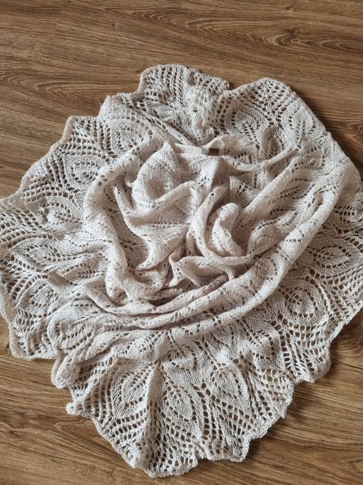 Шаль ручної роботи