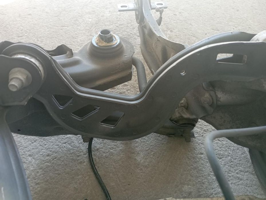 Braço de suspensão trás direito MERCEDES-BENZ GLA (X156)