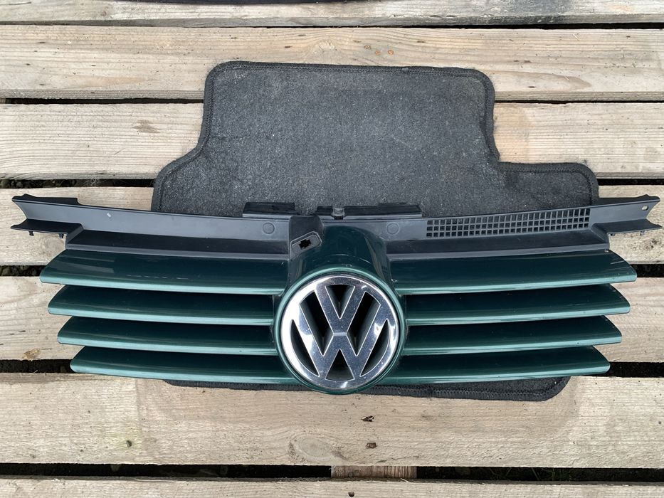 Решітка радіатора Volkswagen Bora Фольксваген Бора