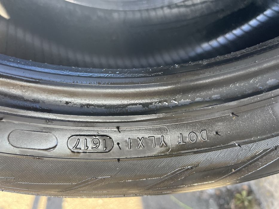 Продам 2 шини  205/55/17  Nokian зимова