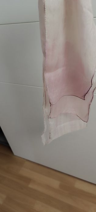 Echarpe lilás em degradê. Usada. 100% seda