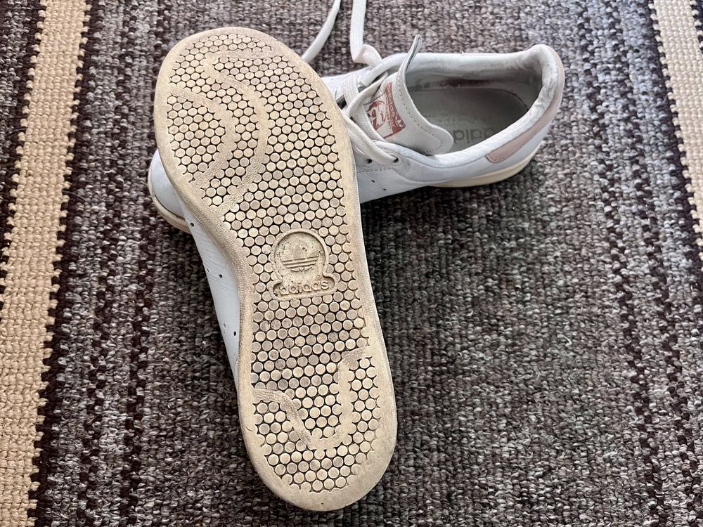 Кроссовки Nike. Adidas Stan Smith. Размер 40.  25.5см.