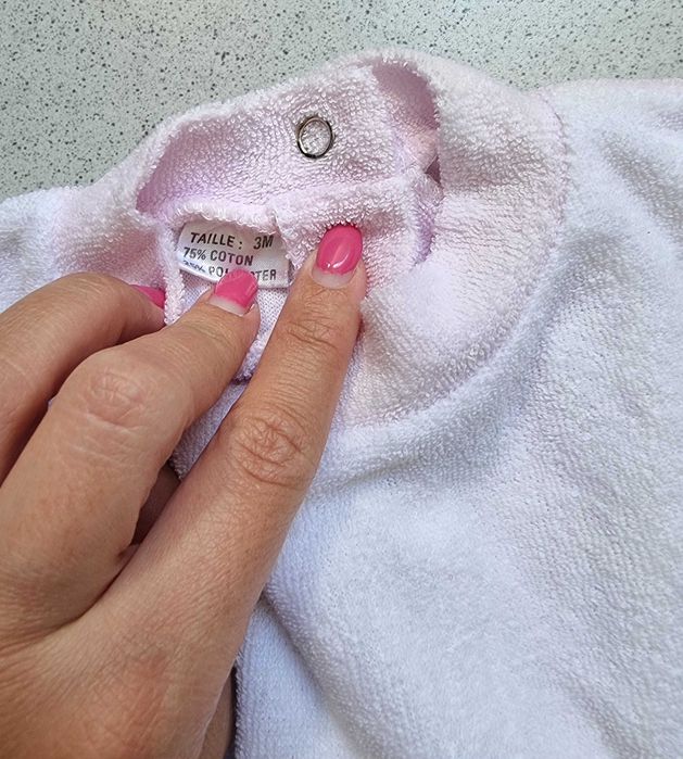 Babygrow rosa e branco com um bebé e um gato, 3 meses