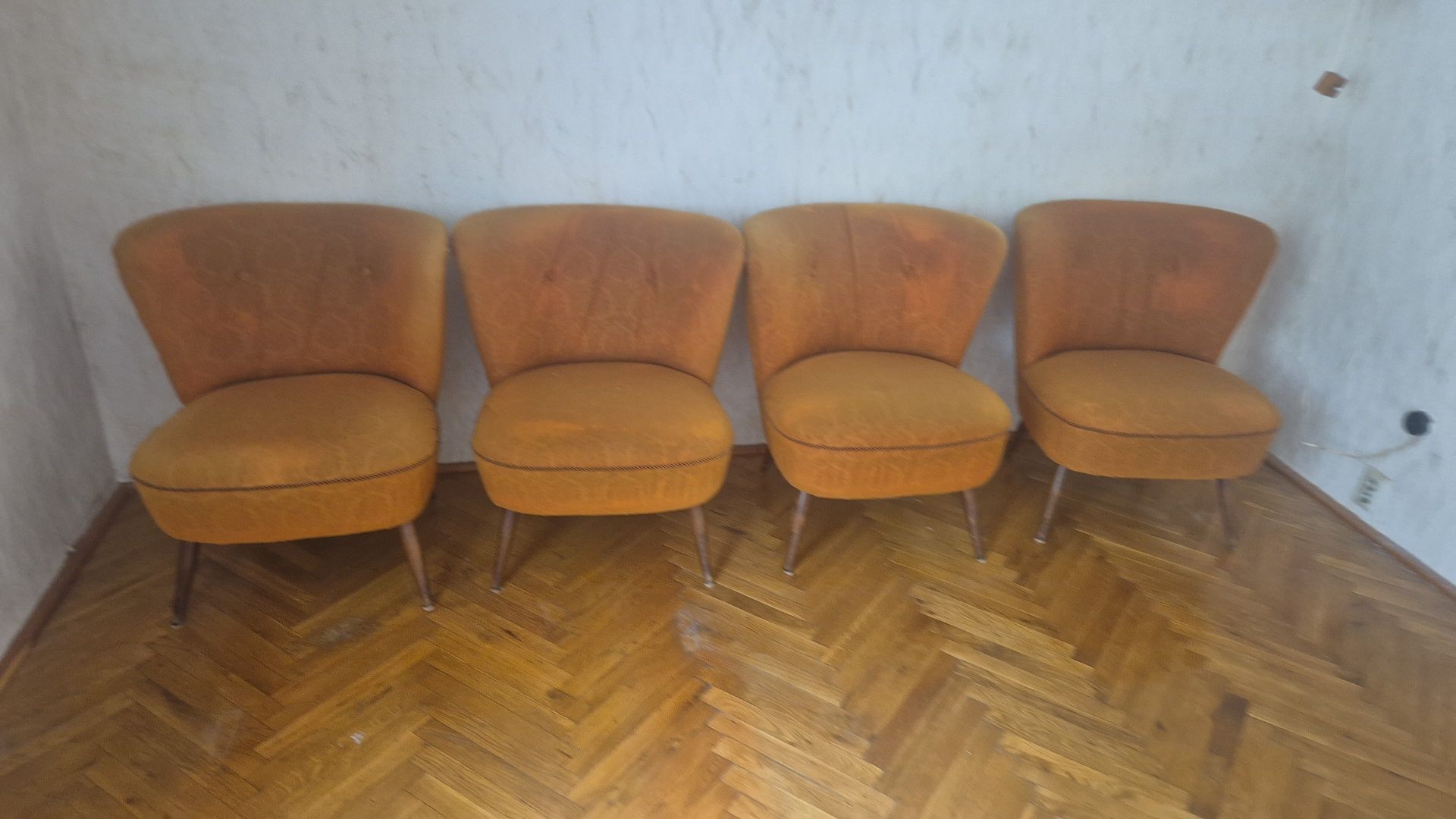 Krzeslo muszelka uszak prl