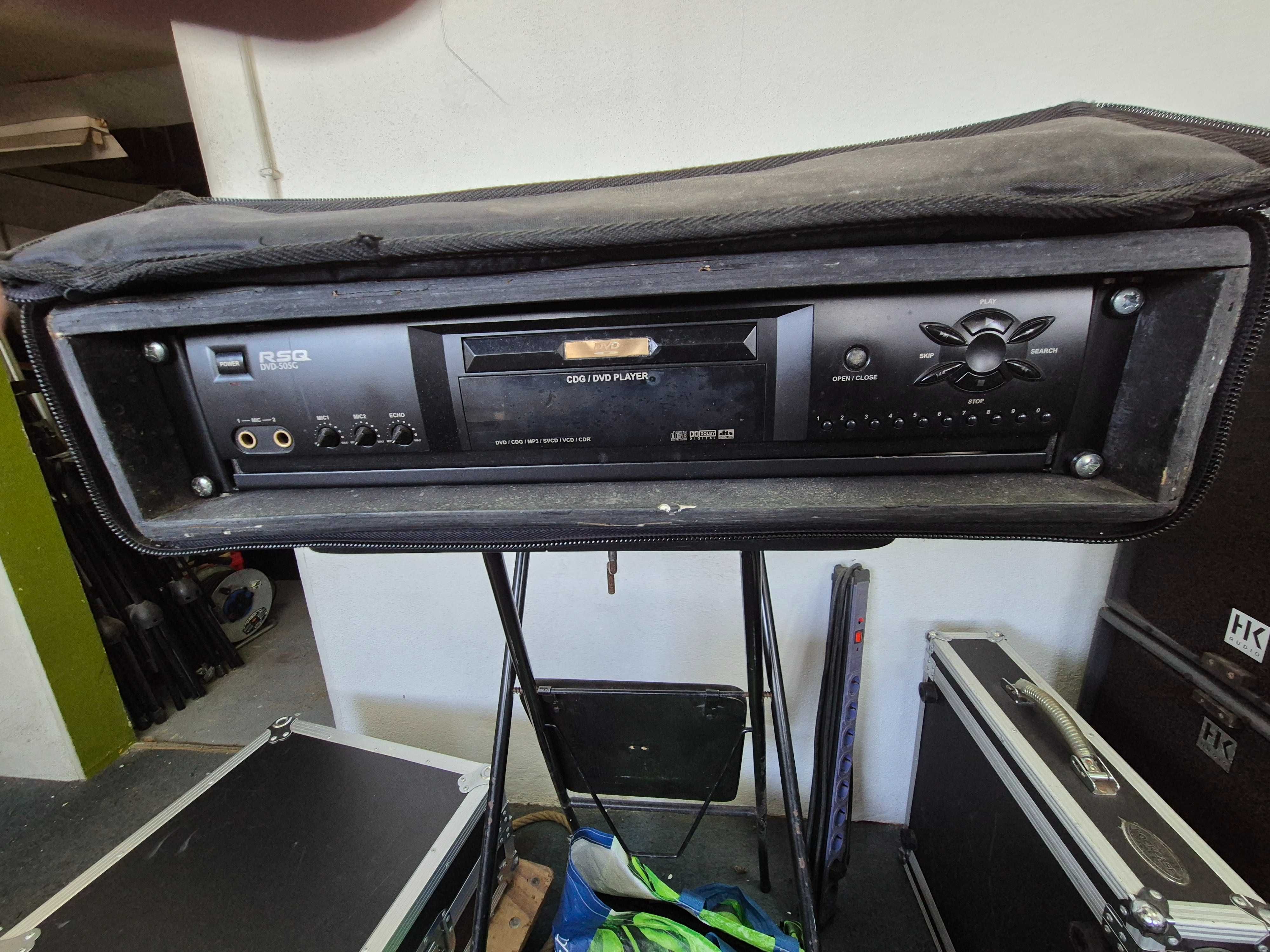 Leitor de KARAOKE Marca RSQ para DVD, CDG e Multiplex c/Fligt-Case