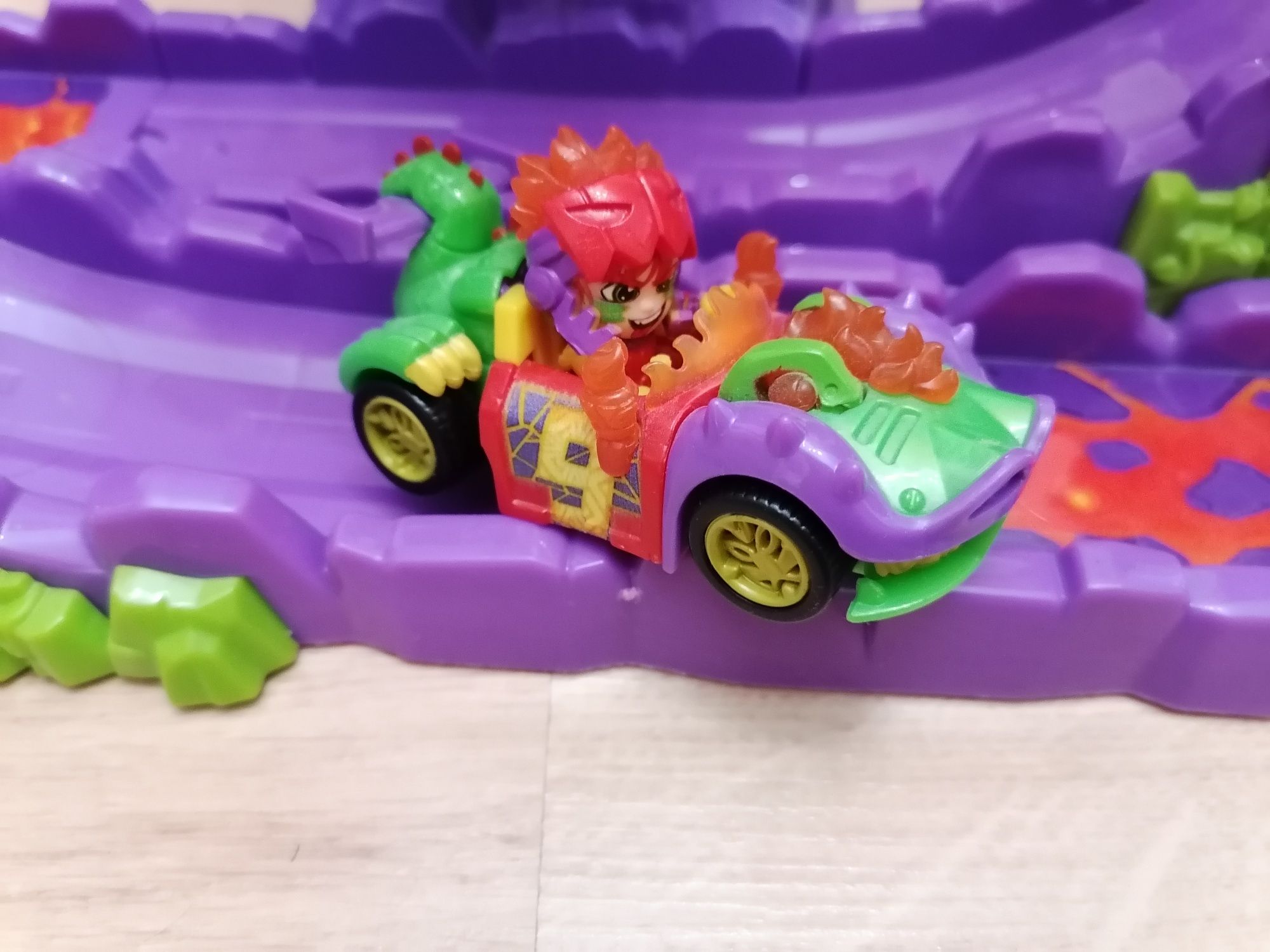 T-Racers Dragon Loop Zestaw z wyrzutnią Magic Box