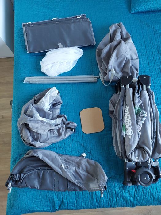 Łozeczko turystyczne Caretero medio zestaw moskitiera przewijak matera