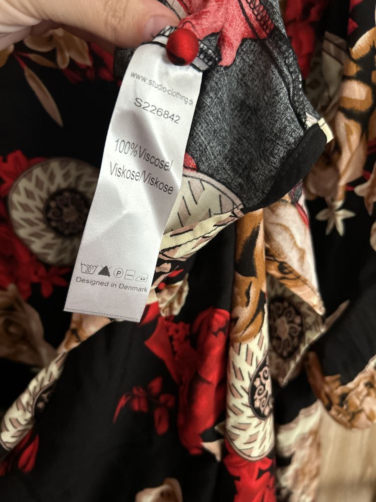 Czarna wzorzysta sukienka plus size