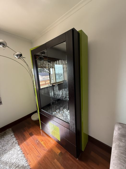 Louceiro com detalhes em verde