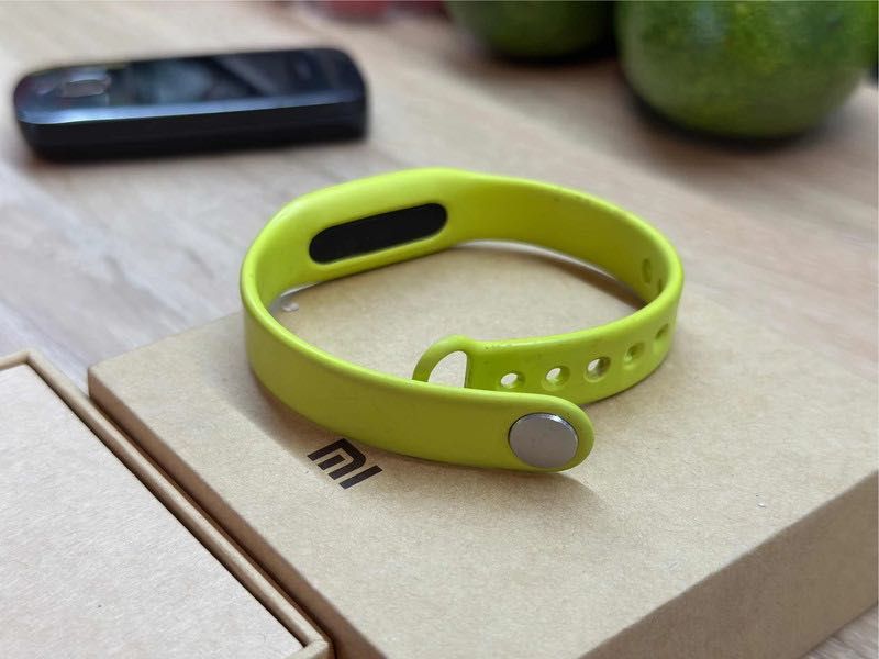Opaska Xiaomi Mi Band 1 z zielonym paskiem – fitness tracker