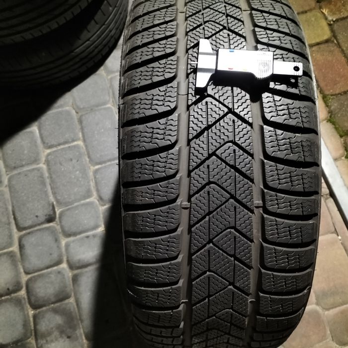 Pojedyncza opona zimowa Pirelli