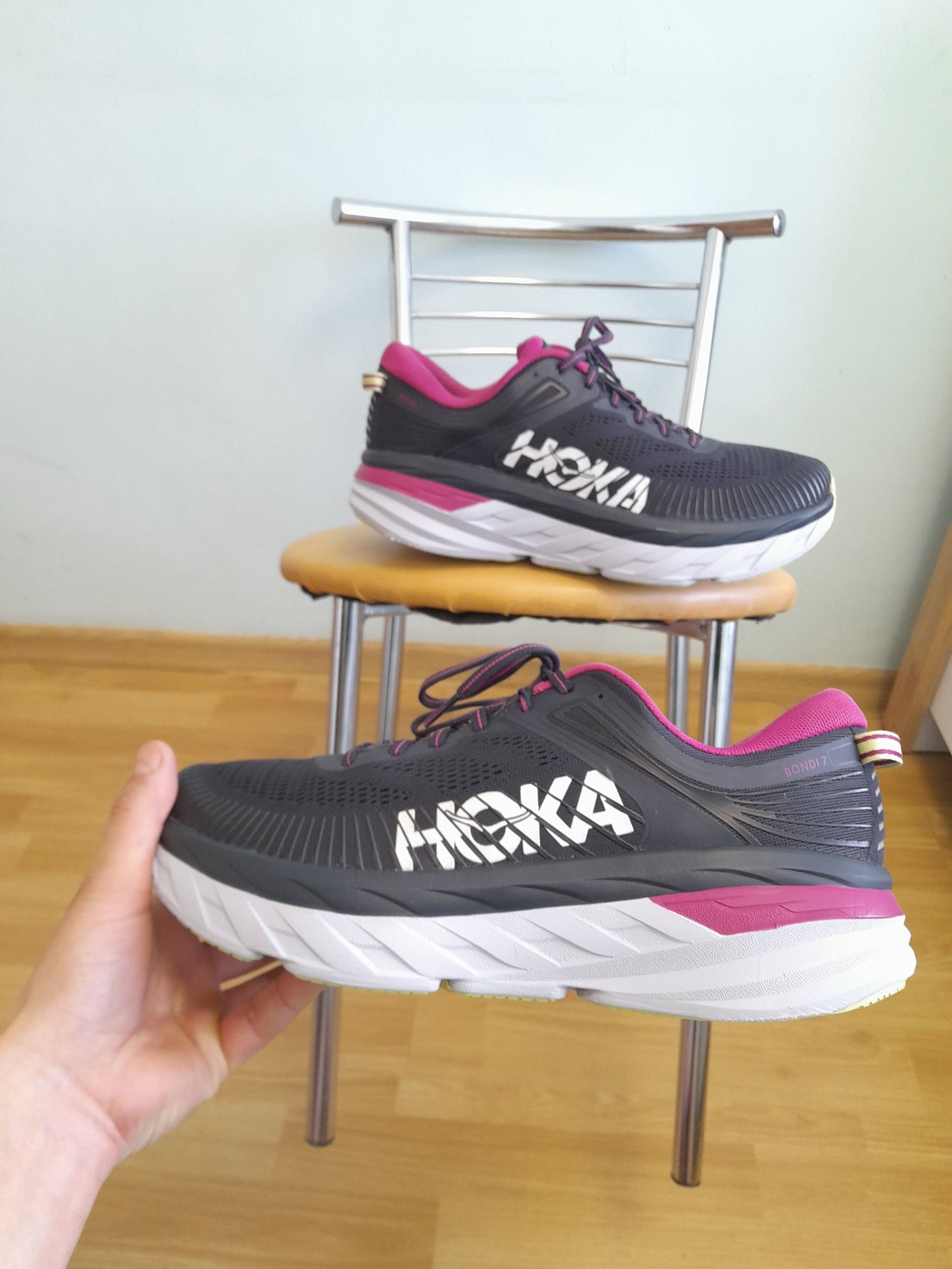 Hoka One One Bondi Pink Athletic Shoes for Women розмір 44 довж уст 28