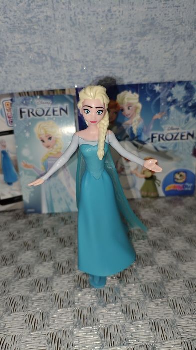 Фігурка Ельза "Холодне серце" з Кіндер максі гігант