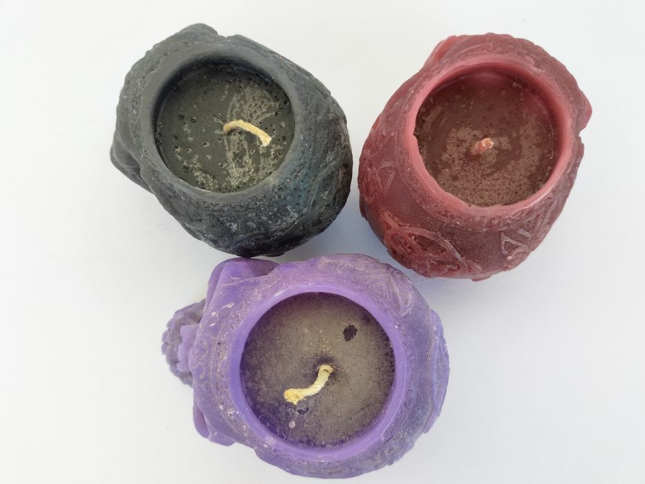 3 velas em forma de caveira