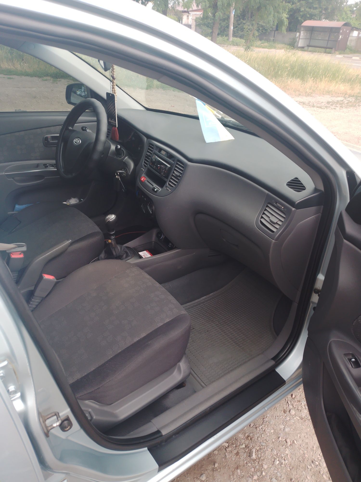 Без торга Продам KIA Rio в хорошем состоянии не крашена родной пробег