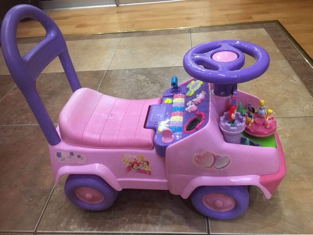 Дитяча машина Kiddieland для маленької  принцеси